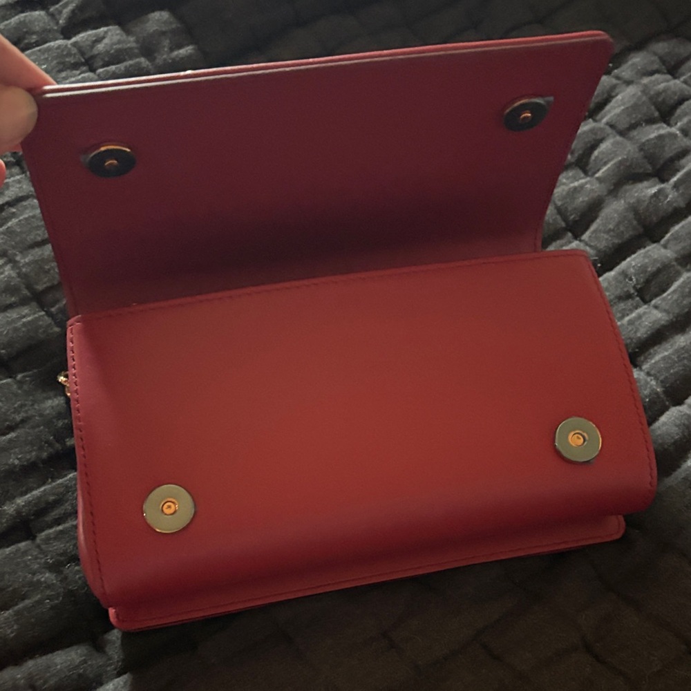 Dolce & Gabbana Elegant Red Designer Shoulder Bag - Picture 4 of 6